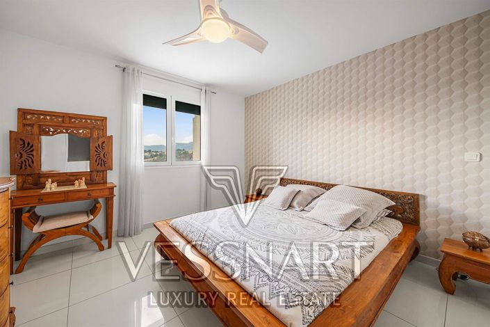 Image No.9-5 Bed House for sale