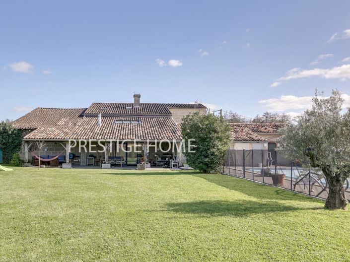 Image No.2-8 Bed House for sale