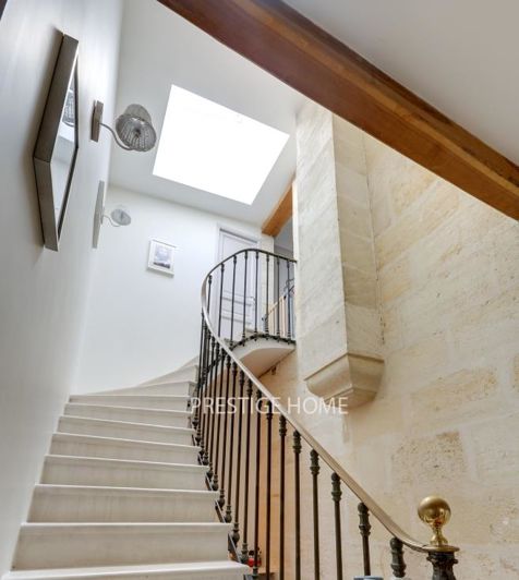 Image No.6-8 Bed House for sale