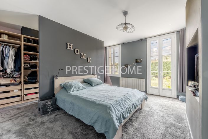 Image No.8-8 Bed House for sale