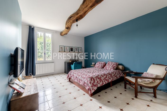 Image No.9-8 Bed House for sale