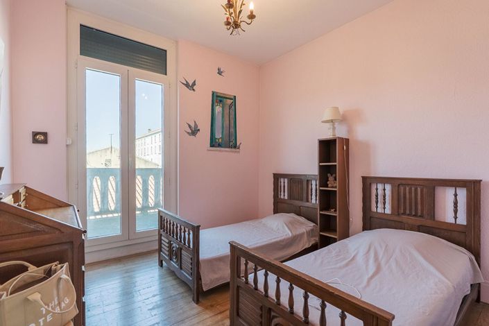 Image No.13-6 Bed House for sale