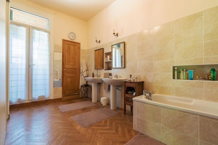 Image No.15-6 Bed House for sale