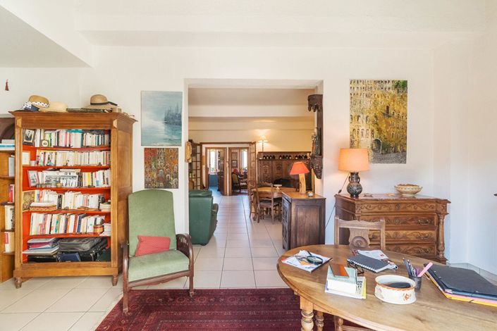 Image No.8-6 Bed House for sale