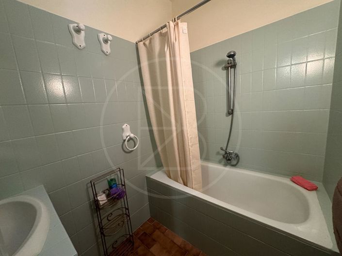 Image No.16-6 Bed House for sale