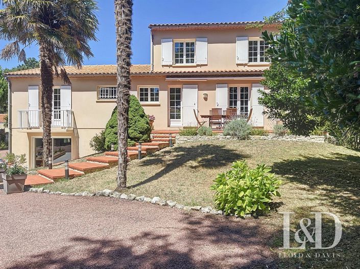 Image No.1-5 Bed House for sale