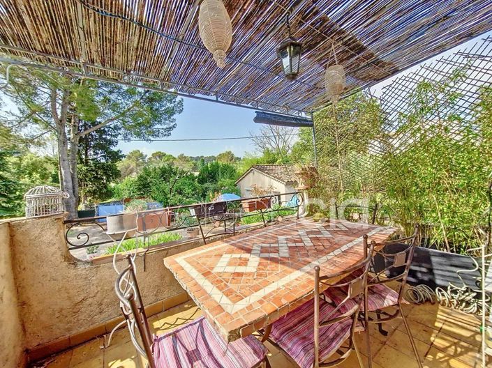 Image No.8-5 Bed House for sale