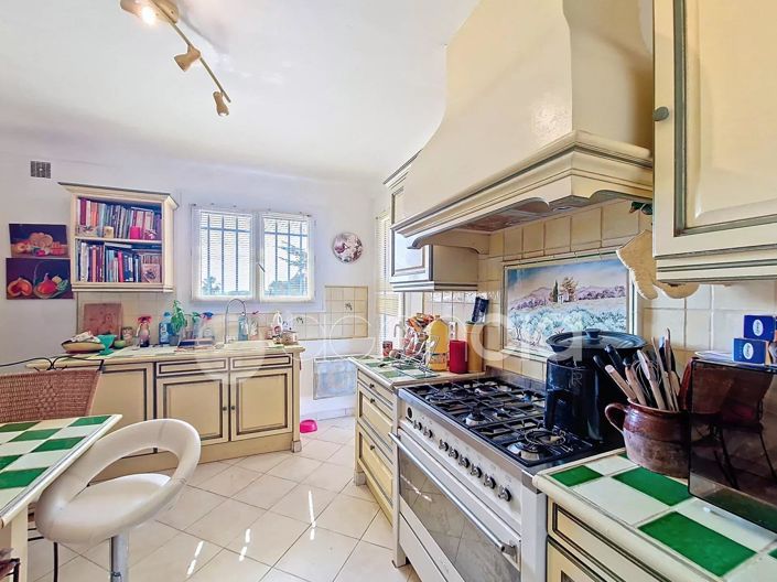 Image No.9-5 Bed House for sale