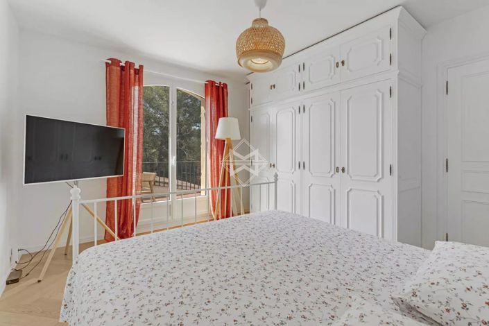 Image No.11-5 Bed House for sale