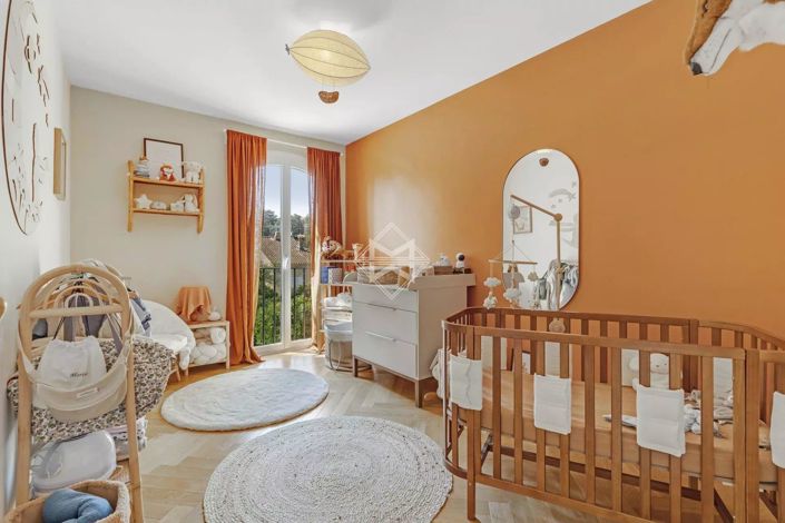 Image No.12-5 Bed House for sale