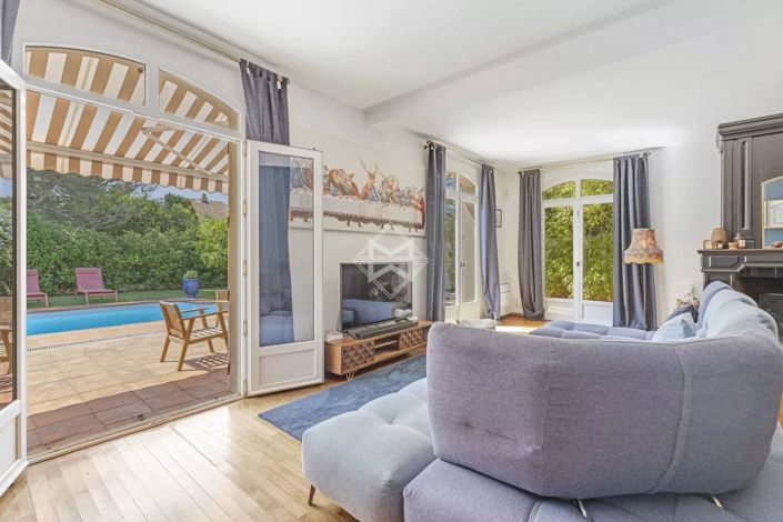 Image No.4-5 Bed House for sale