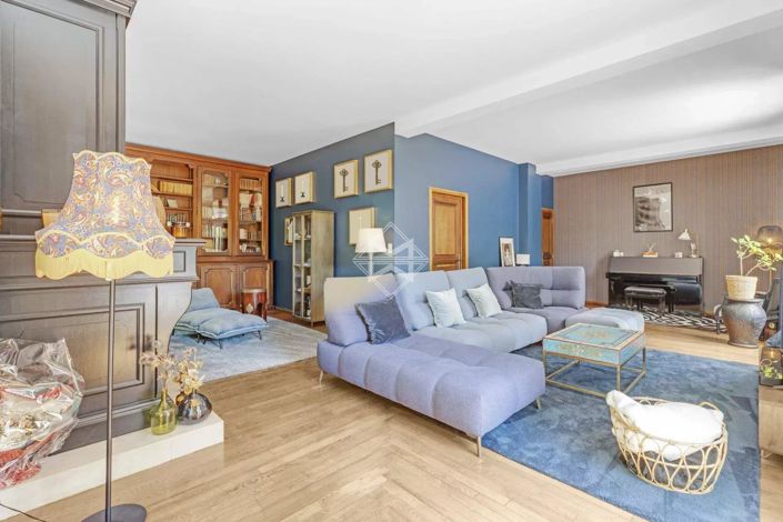 Image No.5-5 Bed House for sale