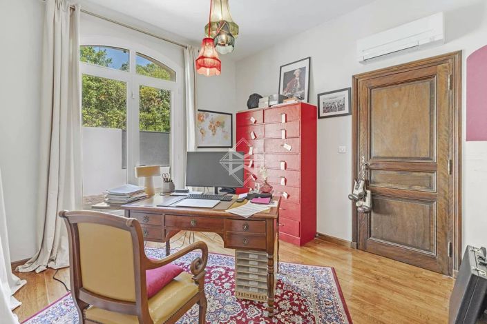 Image No.7-5 Bed House for sale