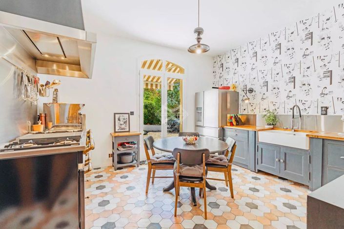 Image No.8-5 Bed House for sale