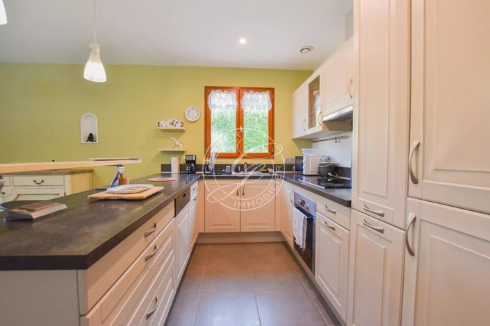 Image No.10-3 Bed House for sale