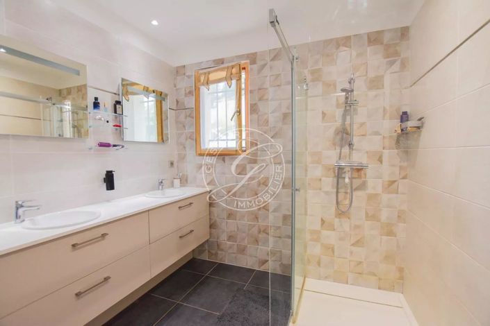 Image No.13-3 Bed House for sale