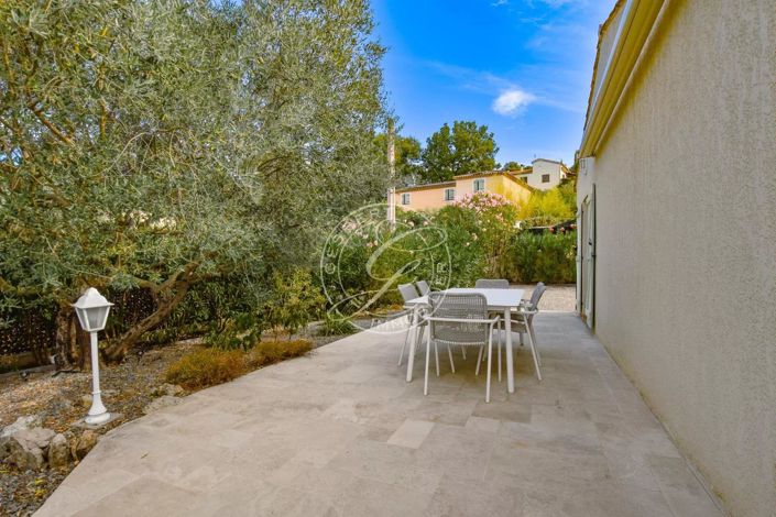 Image No.18-3 Bed House for sale