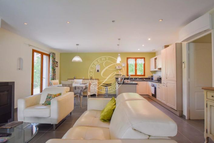 Image No.8-3 Bed House for sale