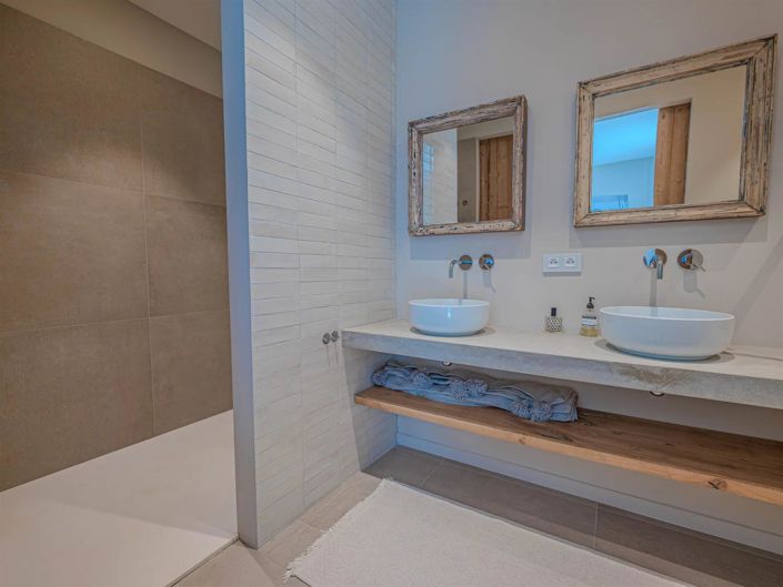 Image No.13-4 Bed House for sale