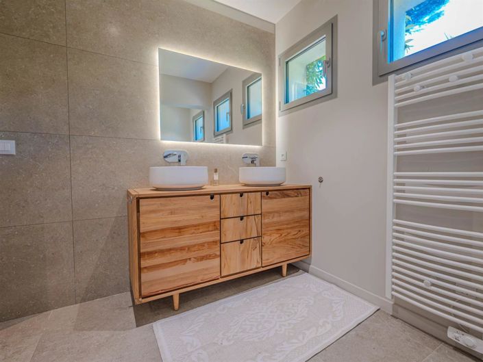 Image No.9-4 Bed House for sale