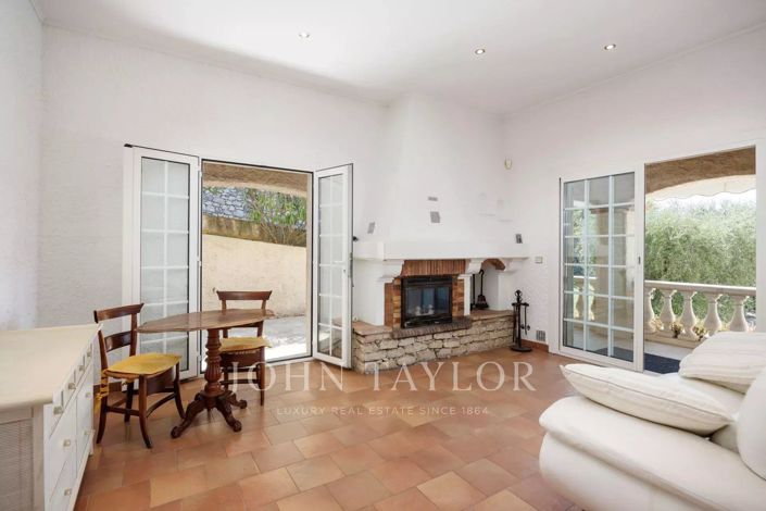 Image No.10-6 Bed House for sale