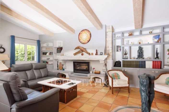 Image No.6-6 Bed House for sale