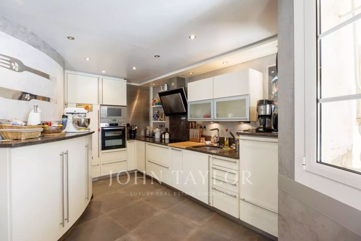 Image No.7-6 Bed House for sale