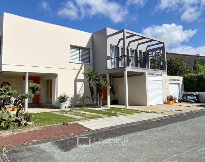 Image No.17-5 Bed House for sale