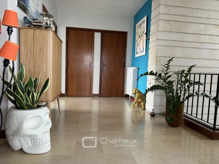 Image No.8-5 Bed House for sale