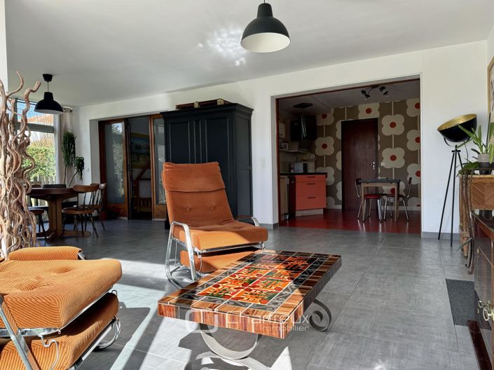 Image No.9-5 Bed House for sale