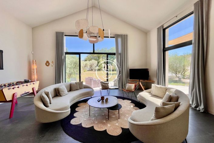 Image No.12-6 Bed House for sale