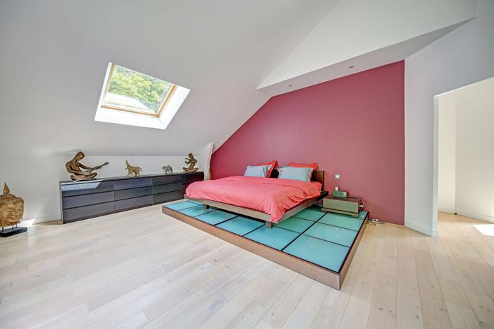 Image No.10-6 Bed Property for sale