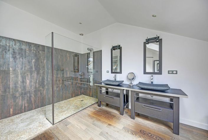 Image No.11-6 Bed Property for sale