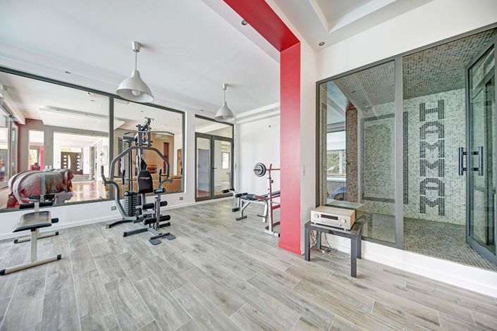 Image No.16-6 Bed Property for sale