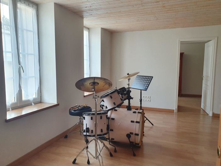 Image No.10-3 Bed House for sale