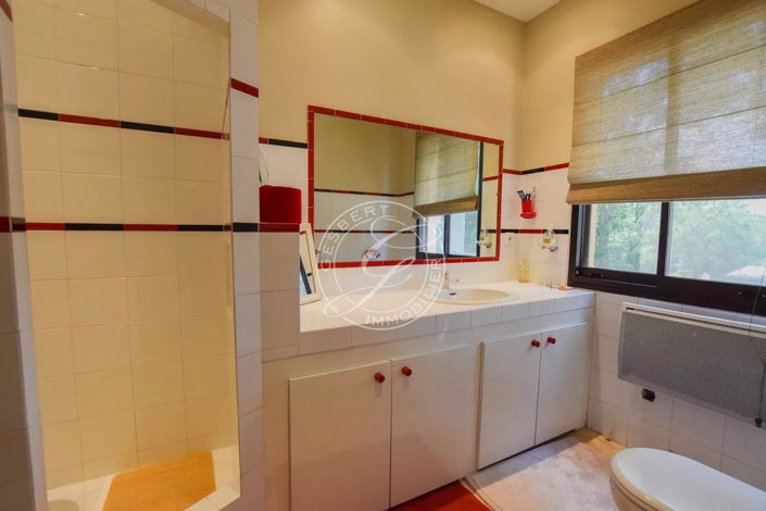 Image No.19-5 Bed House for sale