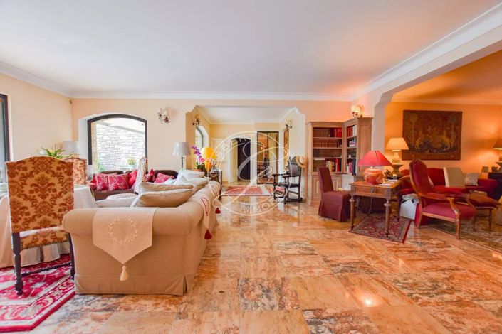 Image No.7-5 Bed House for sale