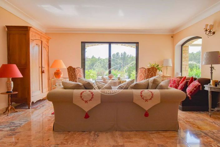 Image No.9-5 Bed House for sale