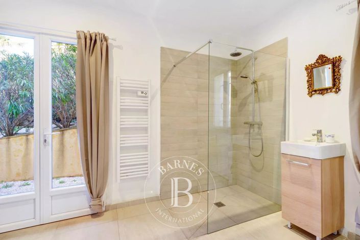 Image No.9-3 Bed House for sale