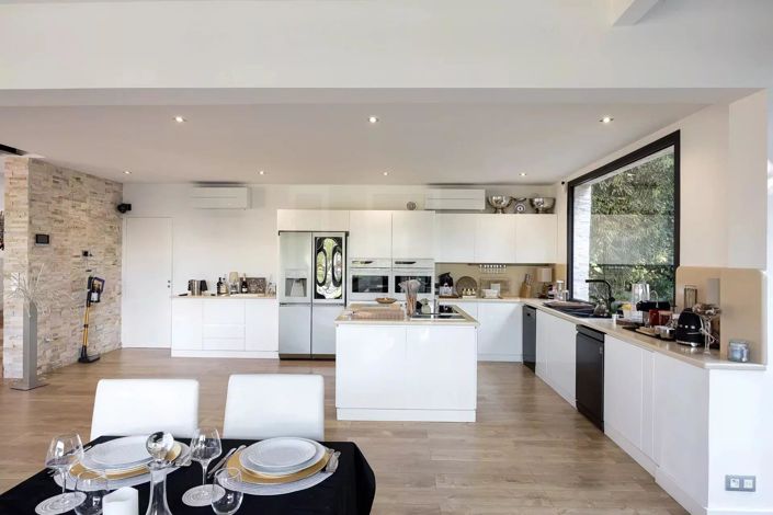 Image No.8-7 Bed House for sale