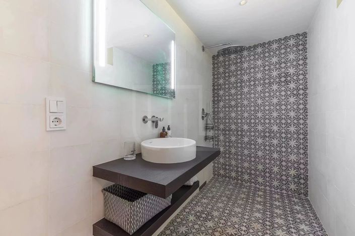 Image No.6-4 Bed House for sale