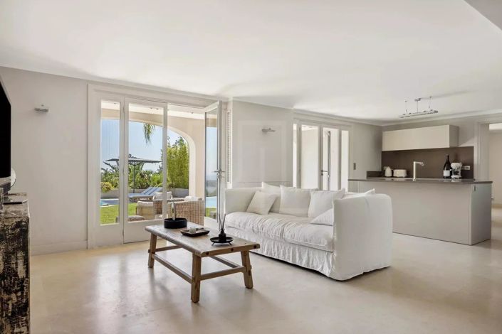 Image No.7-5 Bed House for sale