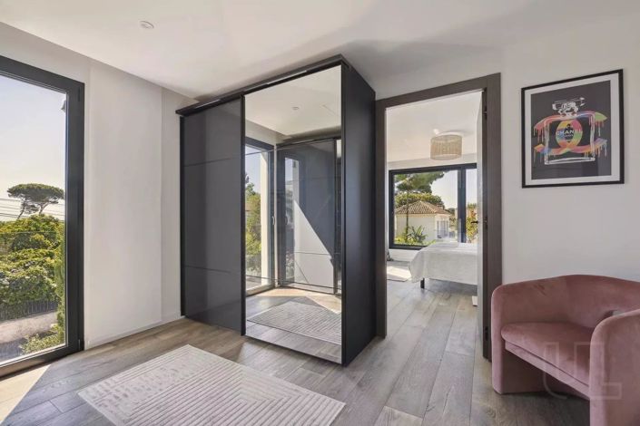 Image No.11-4 Bed House for sale