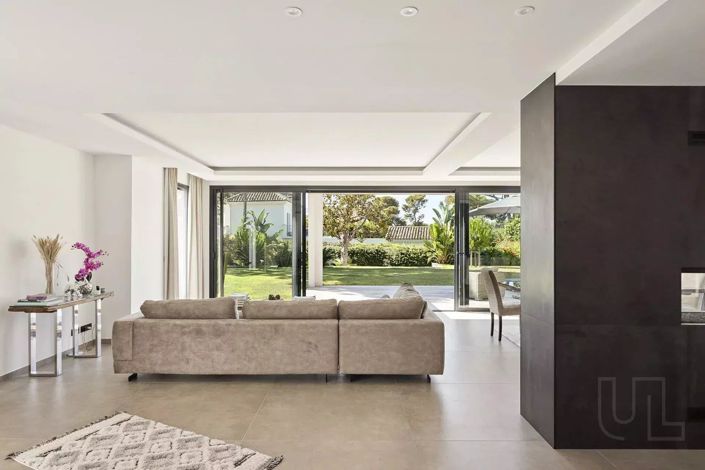 Image No.9-4 Bed House for sale