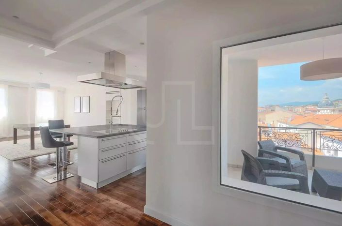 Image No.12-3 Bed Apartment for sale