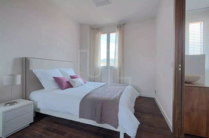 Image No.18-3 Bed Apartment for sale