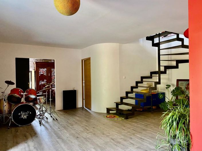 Image No.10-3 Bed House for sale