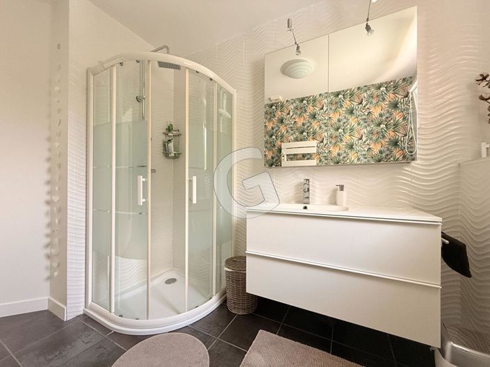 Image No.10-3 Bed House for sale