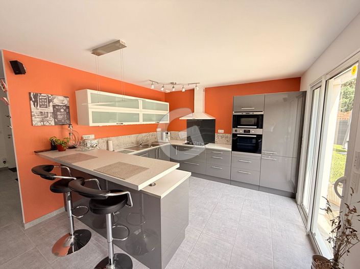 Image No.8-3 Bed House for sale