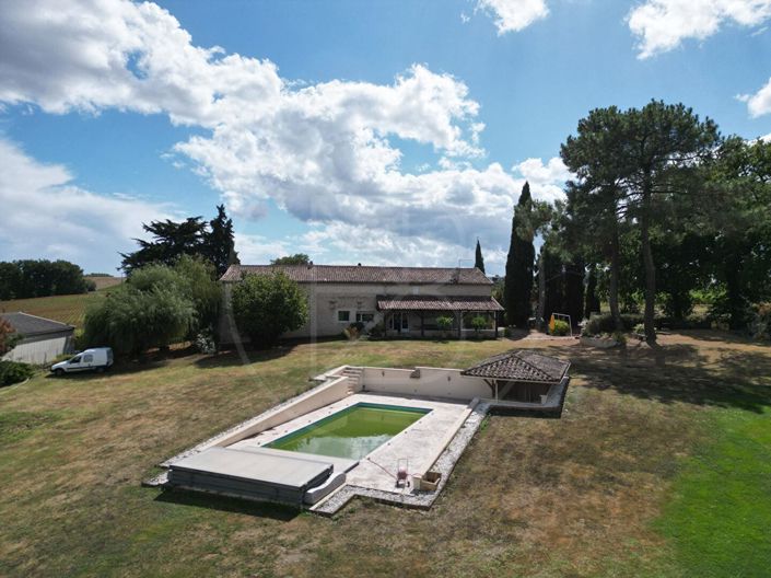 Image No.2-4 Bed House for sale